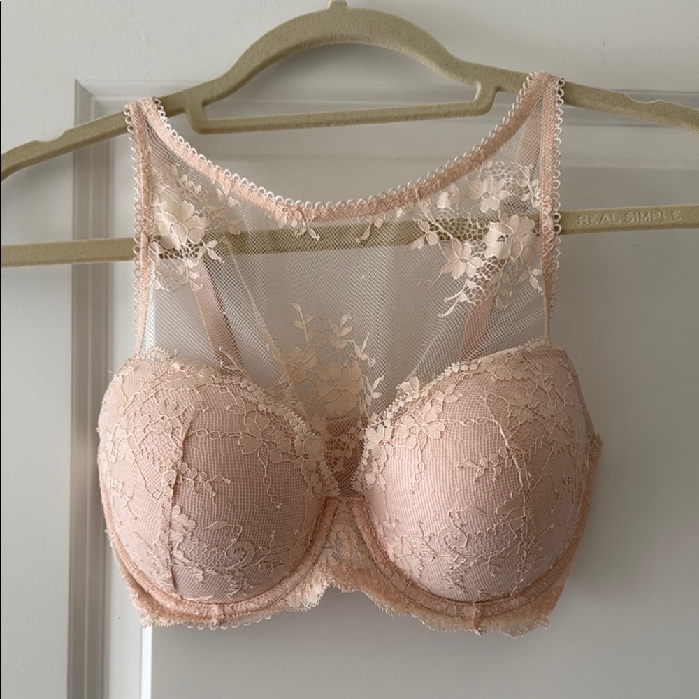 Elegant Lace Bralette in Soft Pink